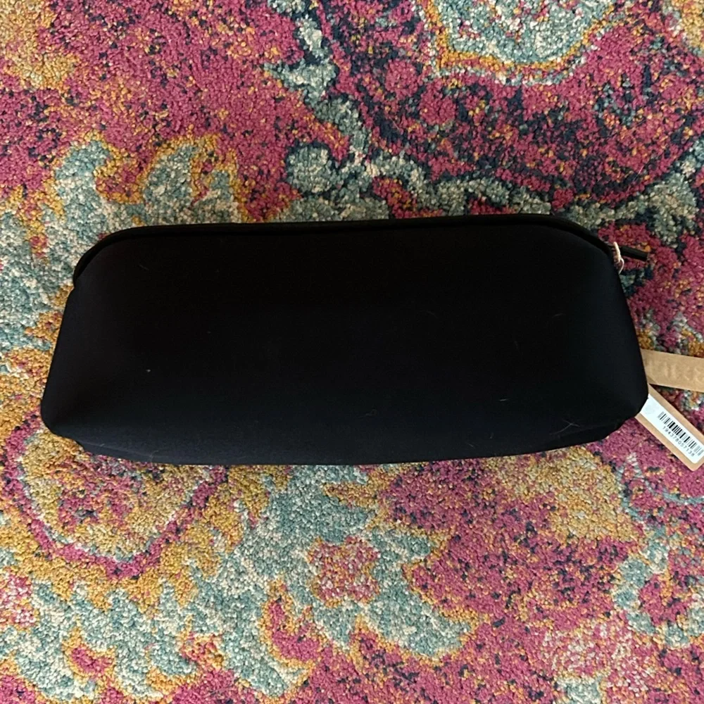 NWT SKIMS | Women’s Black Travel/Toiletry/Cosmetics Zip Top Embossed Logo Bag OS